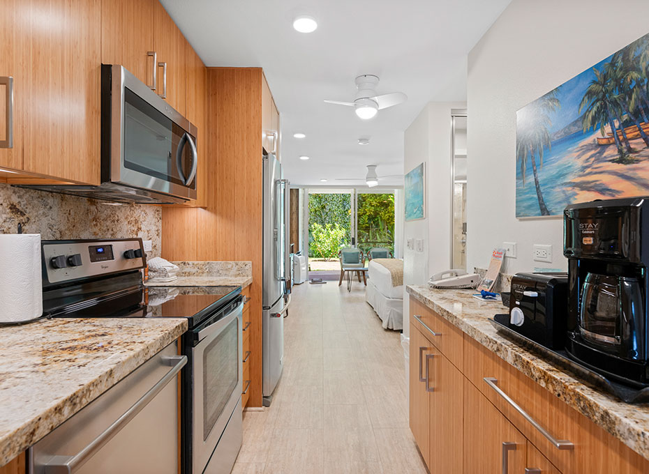 Napili_full_kitchen_930x680.jpg